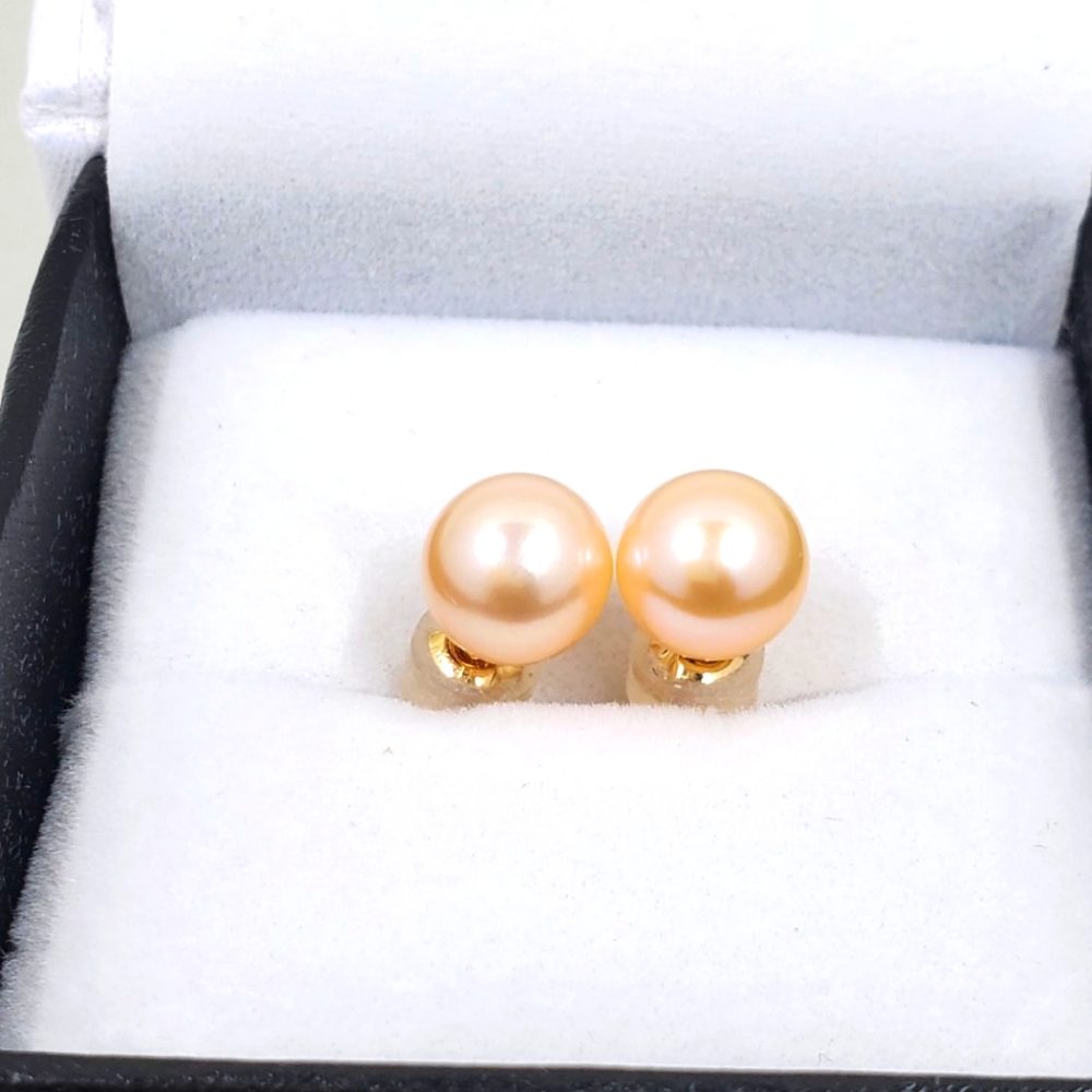 Holly Zhang Pearl Earrings